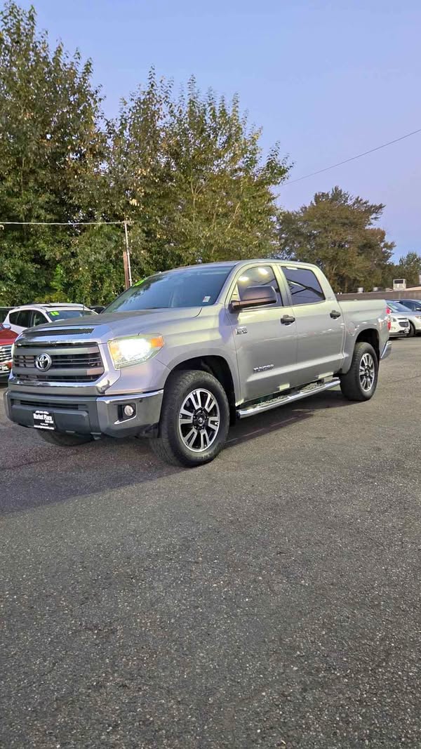 2015 Toyota Tundra CrewMax - SR5 Pickup 4D 5 1\/2 ft