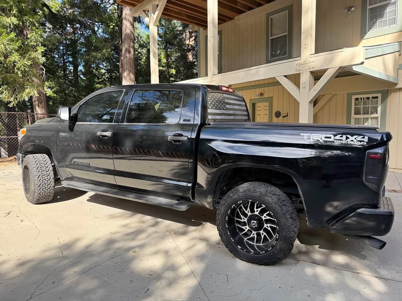 2017 Toyota Tundra CrewMax - SR5 Pickup 4D 5 1\/2 ft