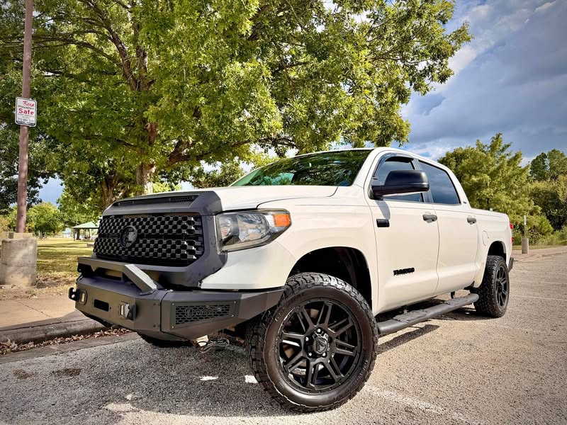 2018 Toyota Tundra CrewMax - SR5 Pickup 4D 5 1\/2 ft
