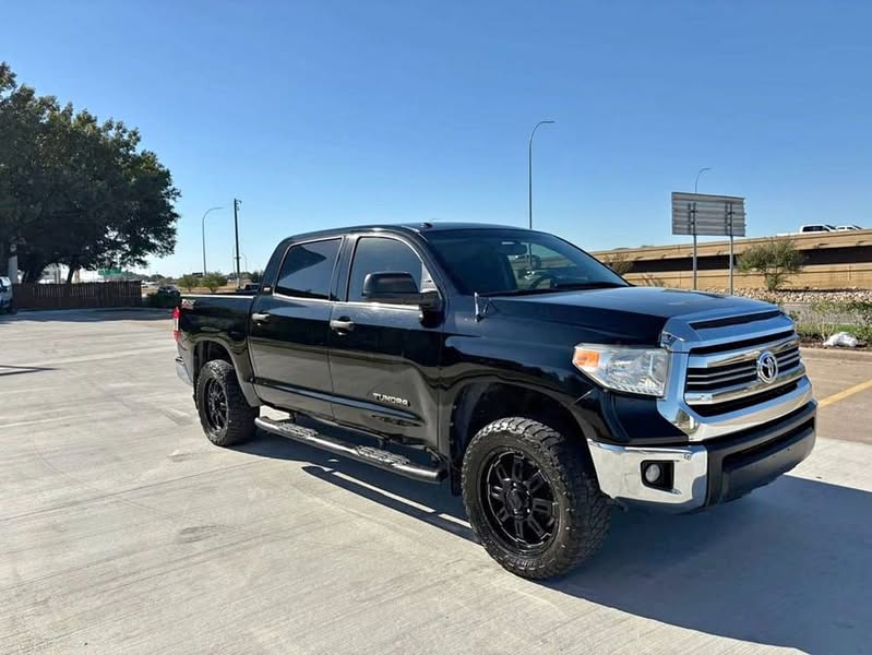 2017 Toyota Tundra CrewMax SR5 Pickup 4D 5 1\/2 ft
