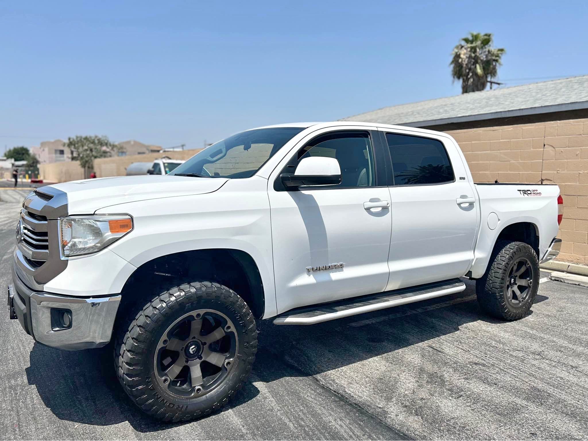 2016 Toyota Tundra CrewMax - SR5 Pickup 4D 5 1\/2 ft