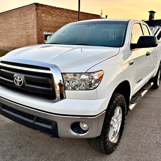 2011 Toyota Tundra CrewMax - SR5 Pickup 4D 5 1\/2 ft