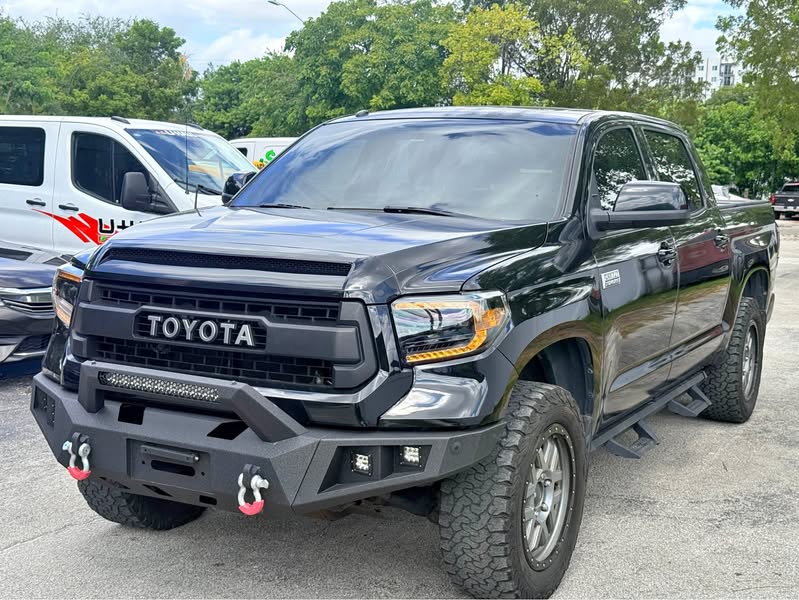 2014 Toyota Tundra CrewMax - Platinum Pickup 4D 5 1\/2 ft
