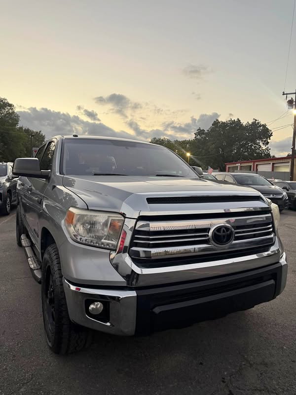 2017 Toyota Tundra CrewMax - Crewmax SR5
