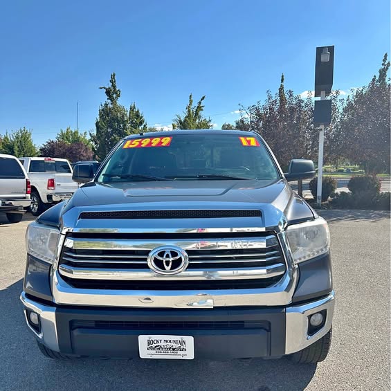 2017 Toyota Tundra Double Cab - SR5 Pickup 4D 6 1\/2 ft