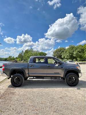 2017 Toyota Tundra CrewMax - SR5 Pickup 4D 5 1\/2 ft