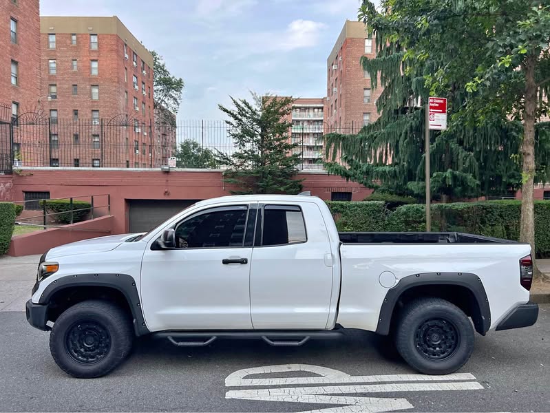 2021 Toyota Tundra 2wd 5.7 V8 certificate of - Distraction title, runs like NEW