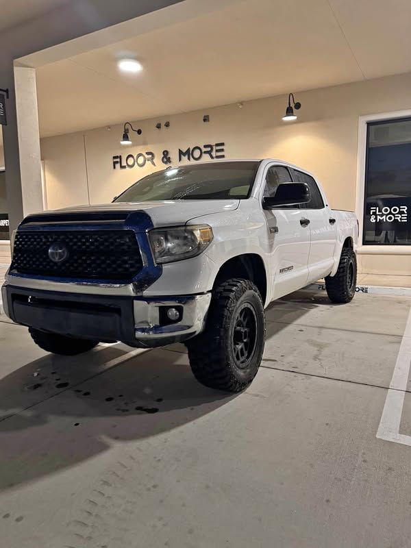 2018 Toyota Tundra CrewMax - SR5 Pickup 4D 5 1\/2 ft