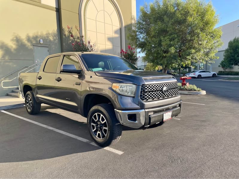2015 Toyota Tundra CrewMax - SR5 Pickup 4D 5 1\/2 ft