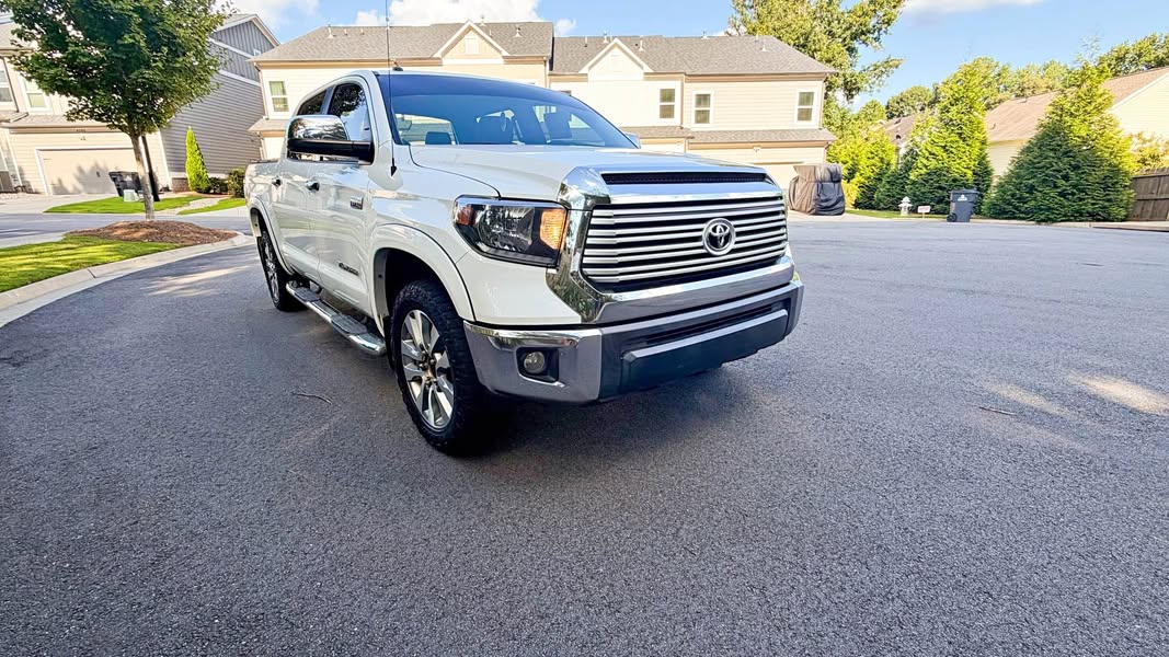 2017 Toyota Tundra CrewMax - Limited