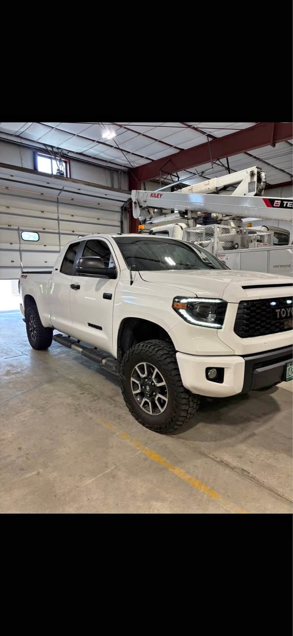 2017 Toyota Tundra Double Cab - SR5 Pickup 4D 6 1\/2 ft