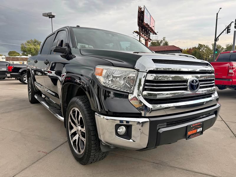 2017 Toyota Tundra CrewMax - SR5 Pickup 4D 5 1\/2 ft