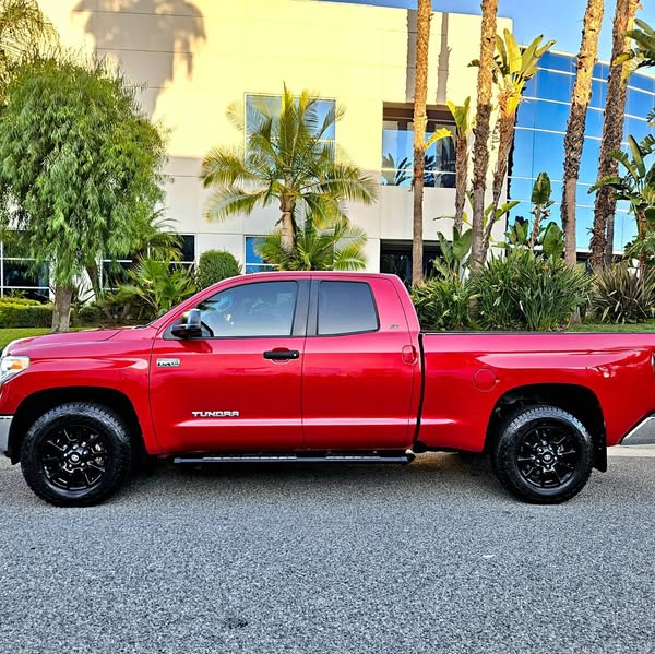 2016 Toyota TUNDRA SR5 , ONLY 7105 MILES