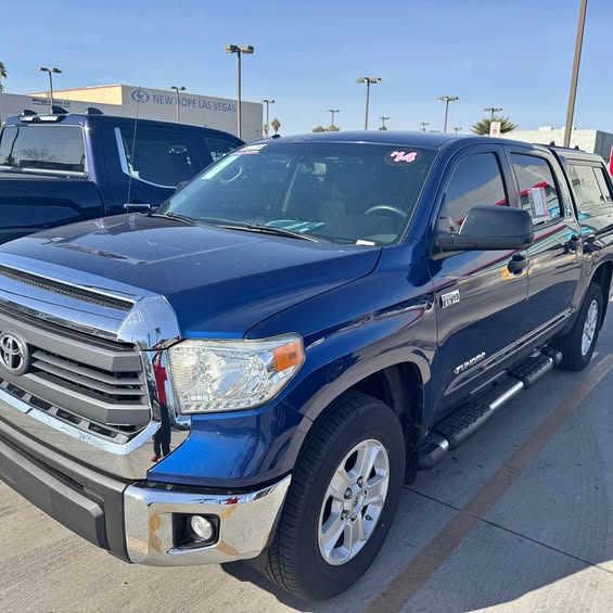 2014 Toyota Tundra CrewMax - SR5 Pickup 4D 5 1\/2 ft