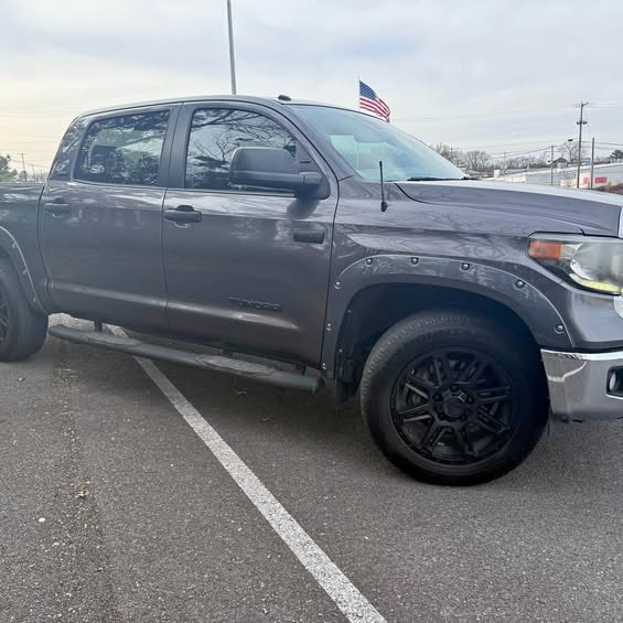 2018 2018 Toyota Tundra CrewMax - SR5 Pickup 4D 5 1\/2 ft