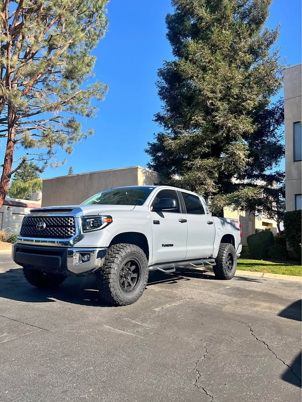 2019 Toyota Tundra CrewMax - SR5 Pickup 4D 5 1\/2 ft