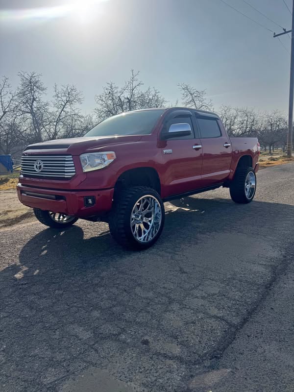 2017 Toyota Tundra CrewMax - Platinum