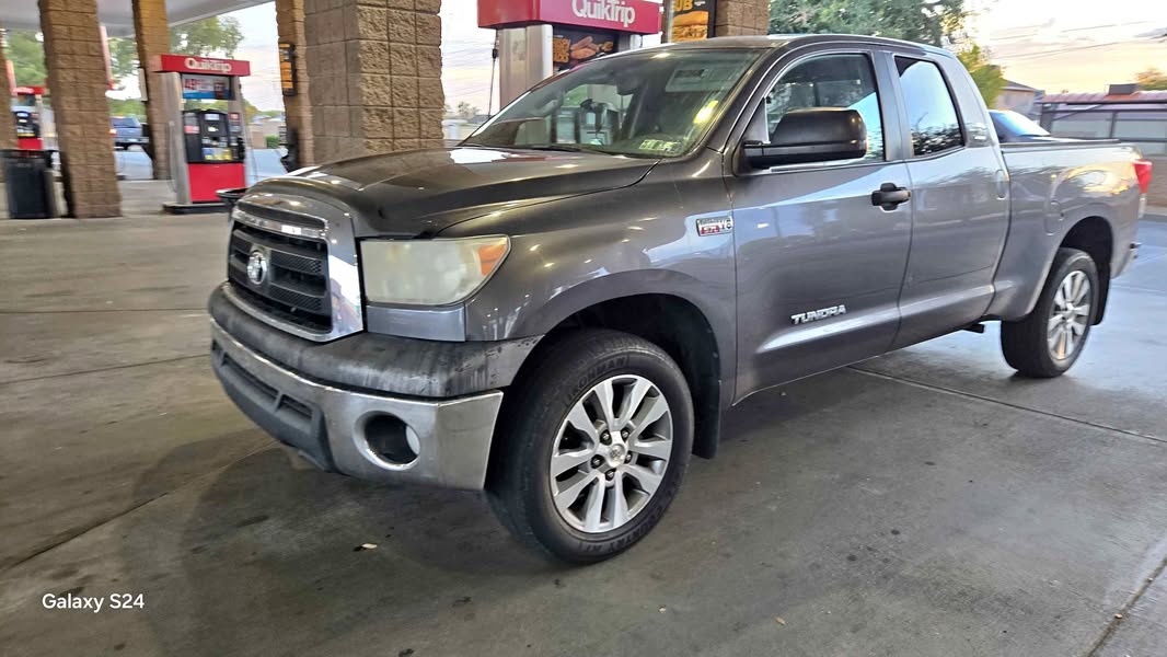 2012 Toyota Tundra - 2012 toyota tundra 5.7 V8 4x4