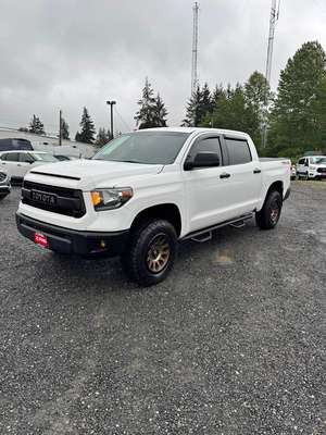 2017 Toyota Tundra CrewMax - SR5 Pickup 4D 5 1\/2 ft
