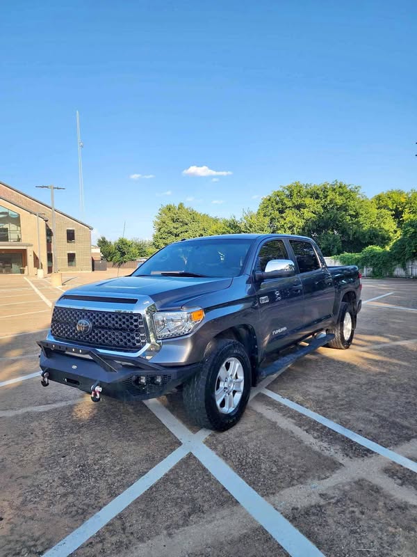 2017 Toyota Tundra CrewMax - SR5 Pickup 4D 5 1\/2 ft