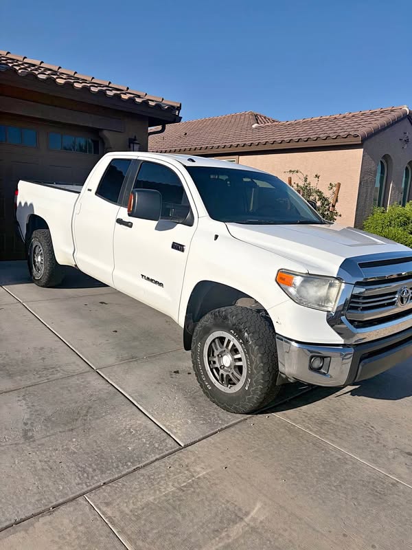 2016 Toyota Tundra Double Cab - SR5