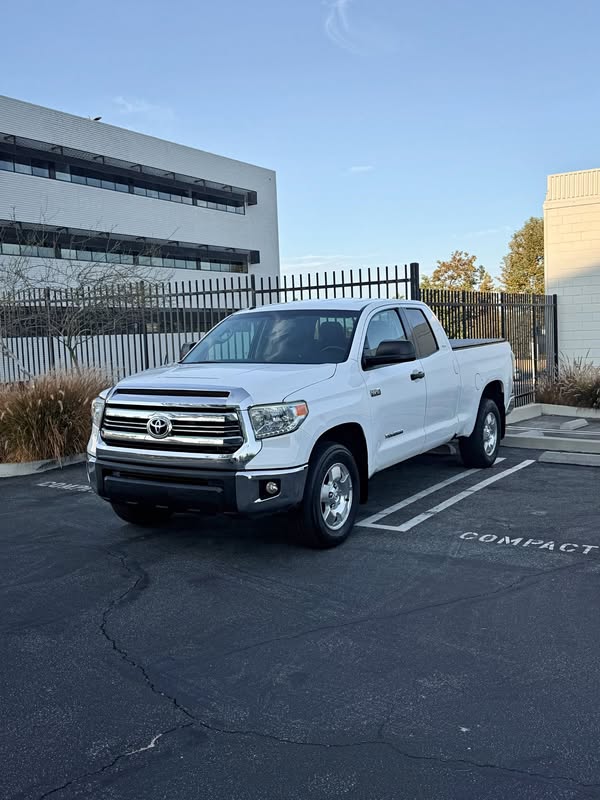 2017 Toyota Tundra Double Cab - SR5 Pickup 4D 6 1\/2 ft