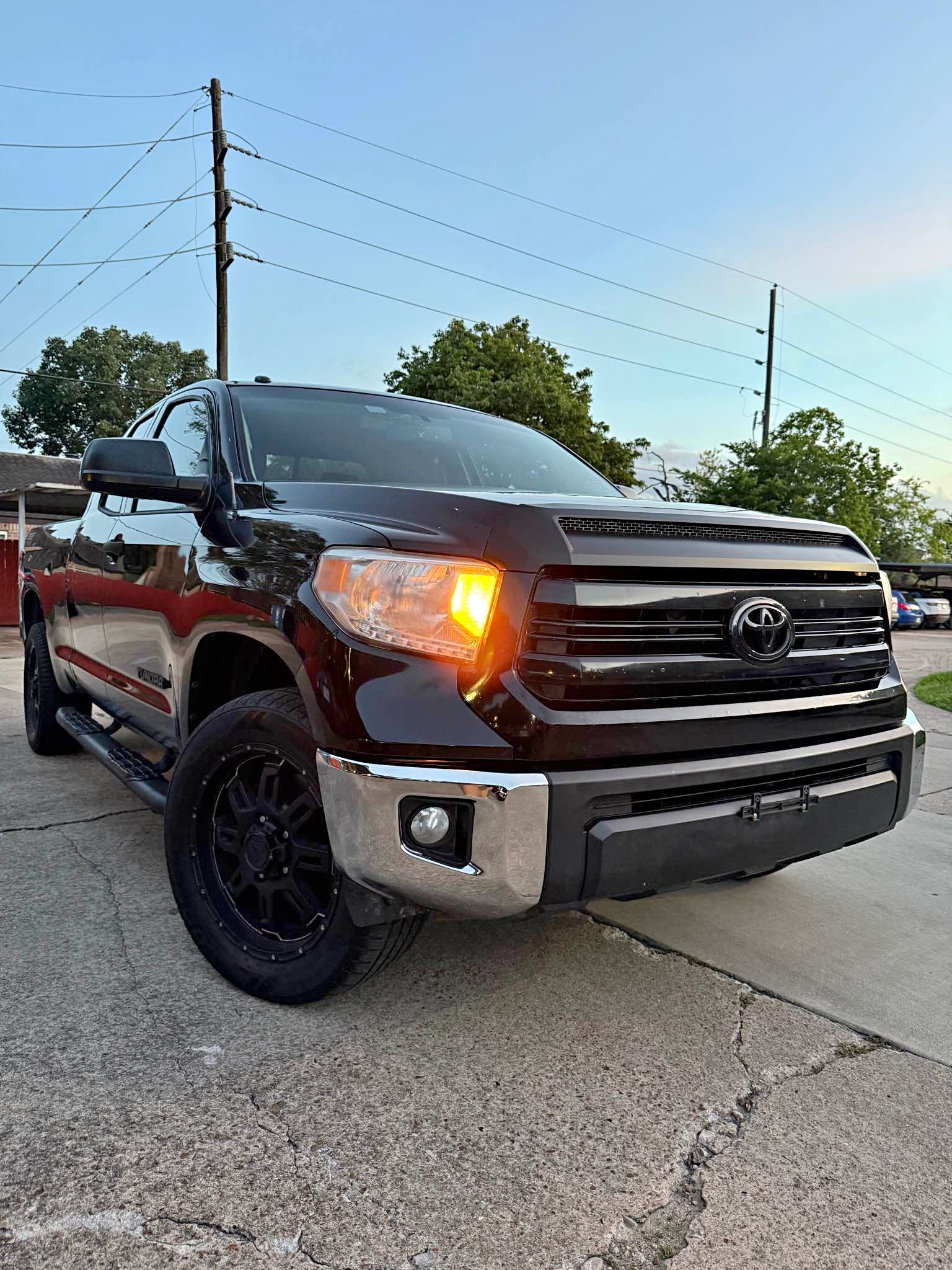 2016 Toyota Tundra Double Cab - SR5 TSS Off-road CLEAN TITLE
