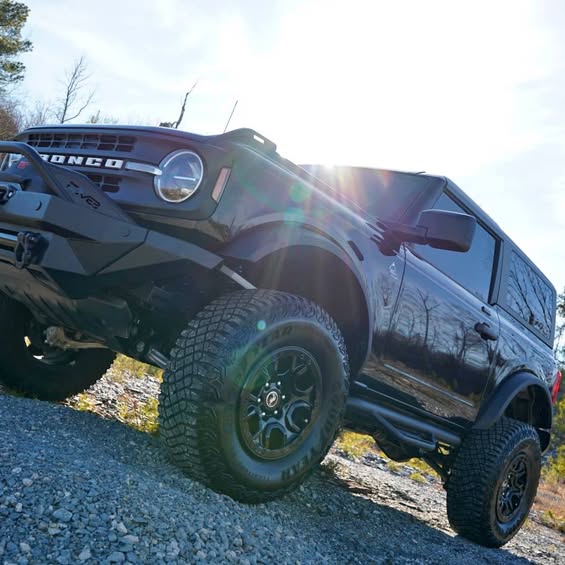 2022 Ford Bronco - Black Diamond Sport Utility 2D