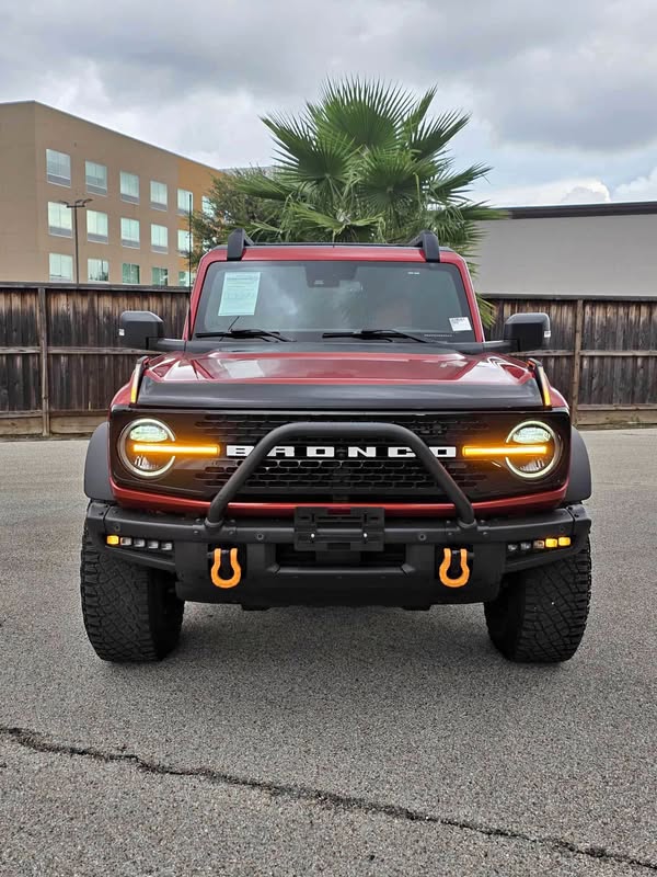 2023 Ford Bronco - Base