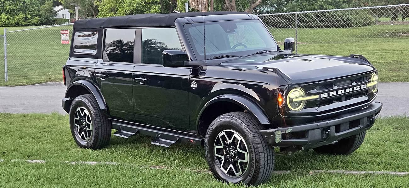 2023 Ford Bronco - Outer Banks Sport Utility 4D