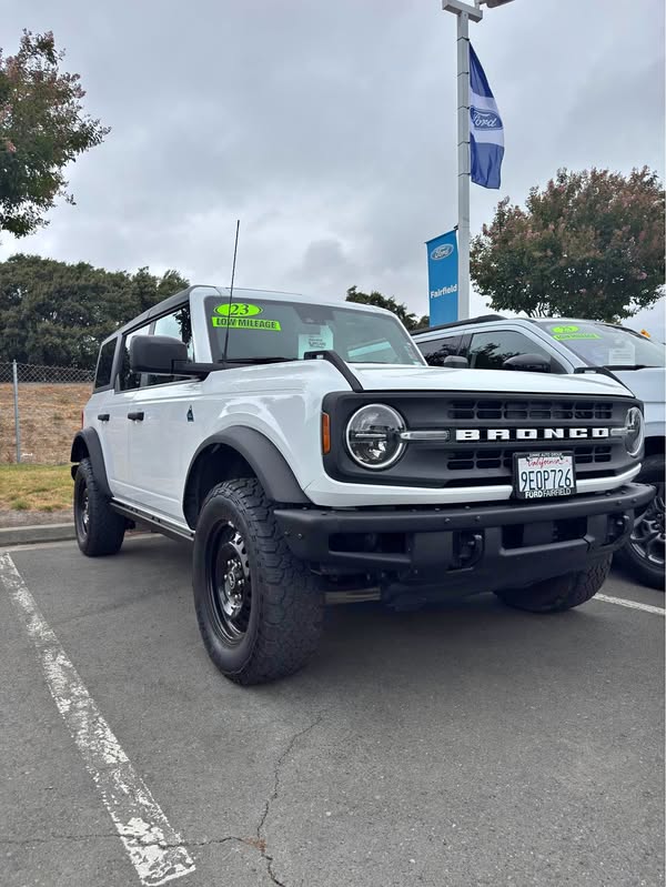 2023 Ford Bronco - Black diamond edition