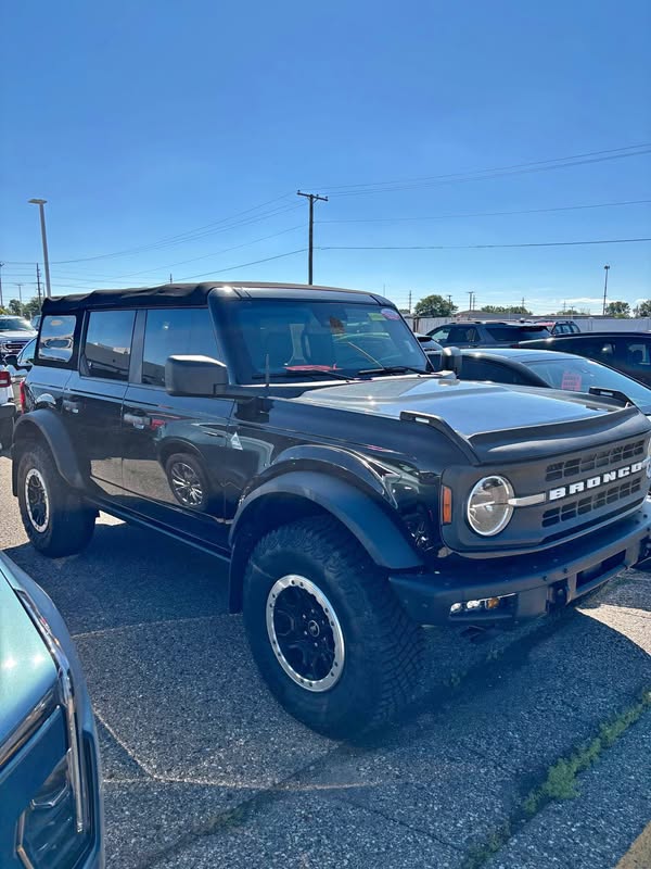 2022 Ford Bronco - Black Diamond Sport Utility 4D