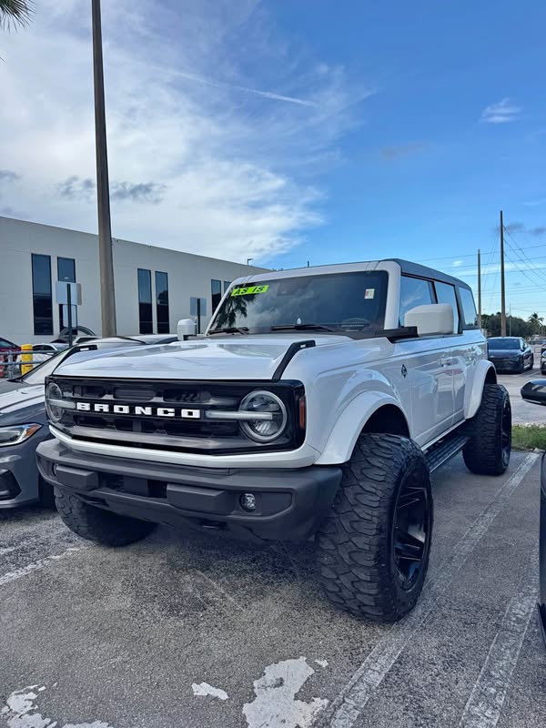 2023 Ford Bronco - Outer Banks Sport Utility 4D