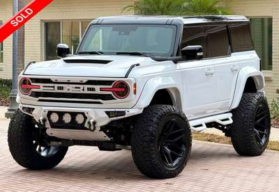 2025 Ford Bronco Outer Banks V6 Black Appearance Package...