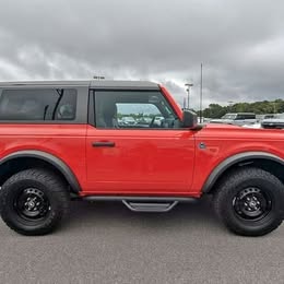 2022 Ford bronco black diamond - manual