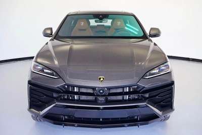 2025 Lamborghini Urus - SE