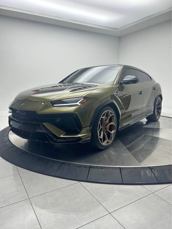 2023 Lamborghini Urus - Performante