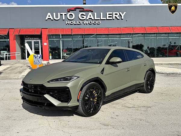 2025 Lamborghini Urus - SE
