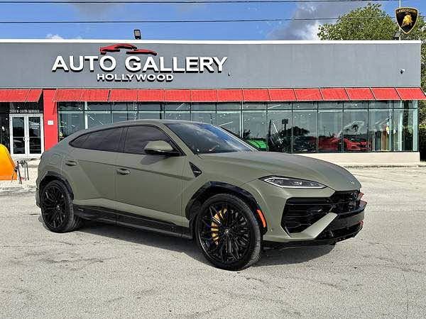 2025 Lamborghini Urus - SE