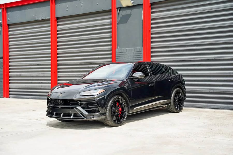 2019 Lamborghini Urus - Base