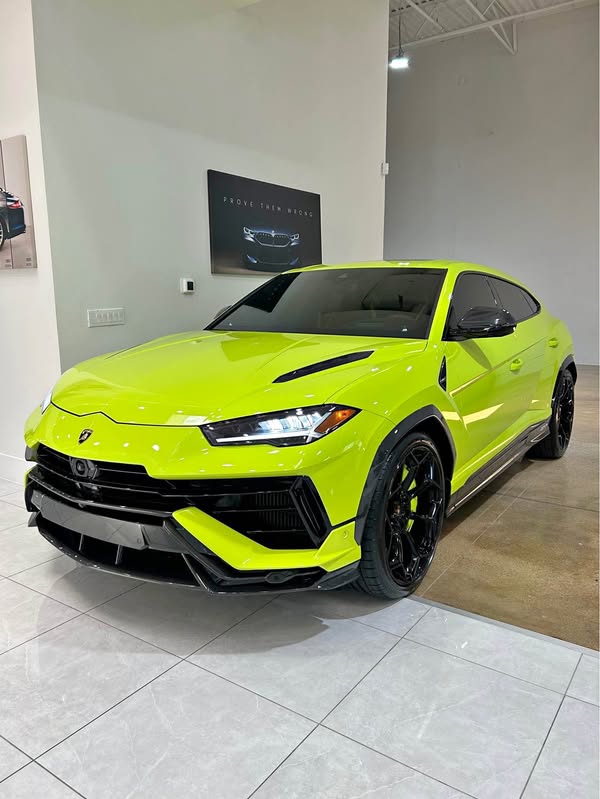 2023 Lamborghini Urus - Performante