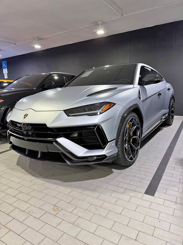 2024 Lamborghini Urus - Performante