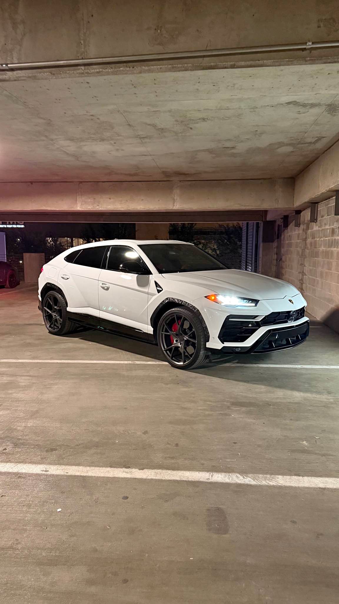 2023 Lamborghini Urus - Performance RREENNTTAALL
