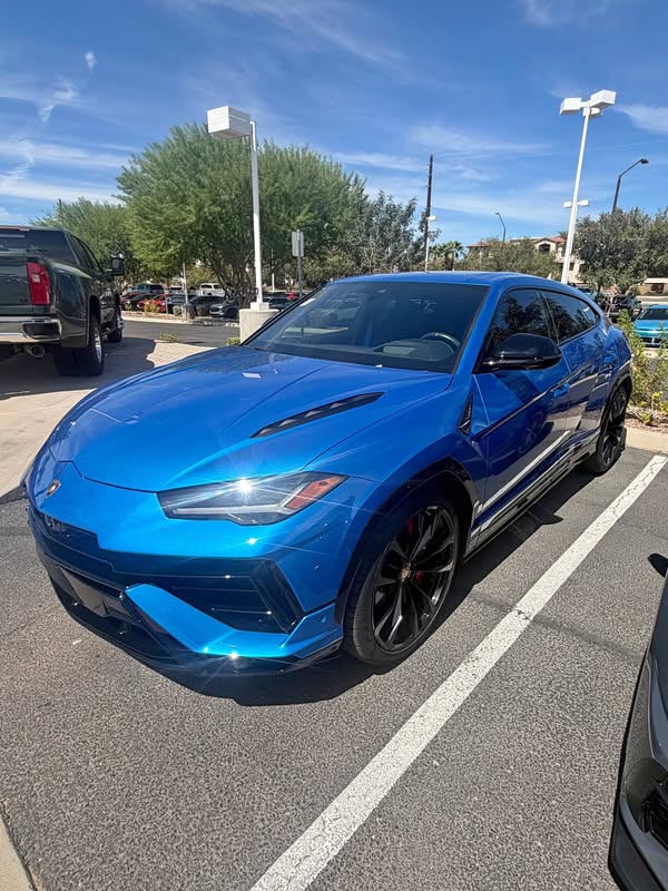 2023 Lamborghini Urus - S