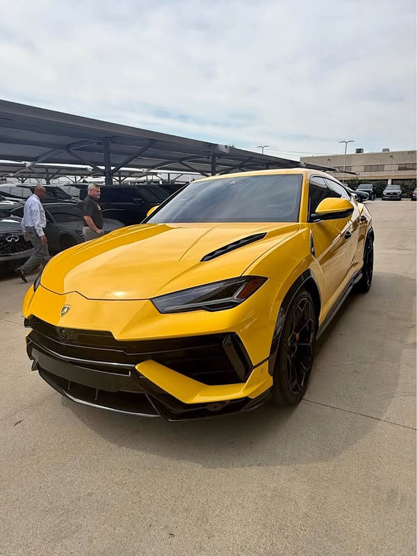 2023 Lamborghini Urus - Performante