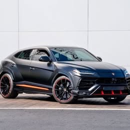 2022 Lamborghini Urus  32010 Miles