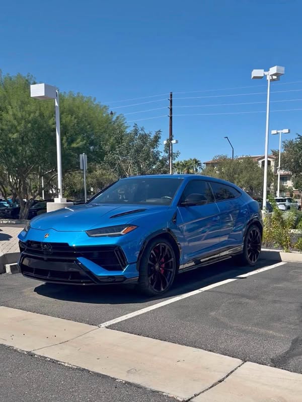 2023 Lamborghini Urus - Sport Utility 4D