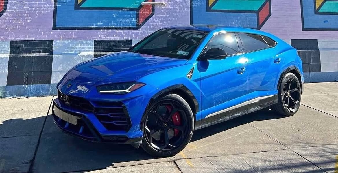 2022 blue lamborghini urus