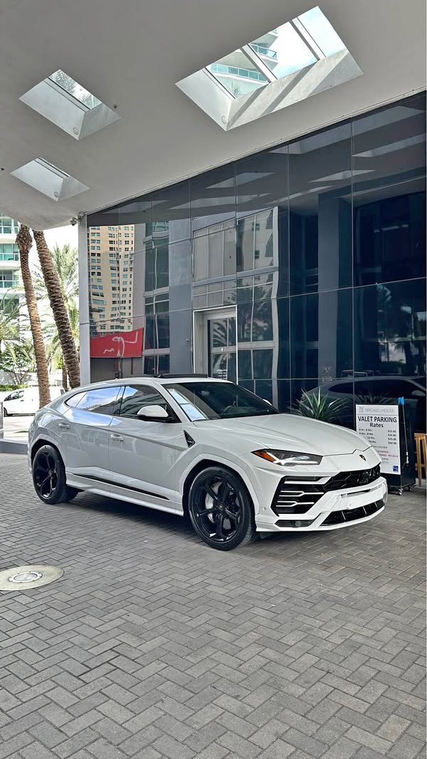 2021 Lamborghini Urus - Sport Utility 4D