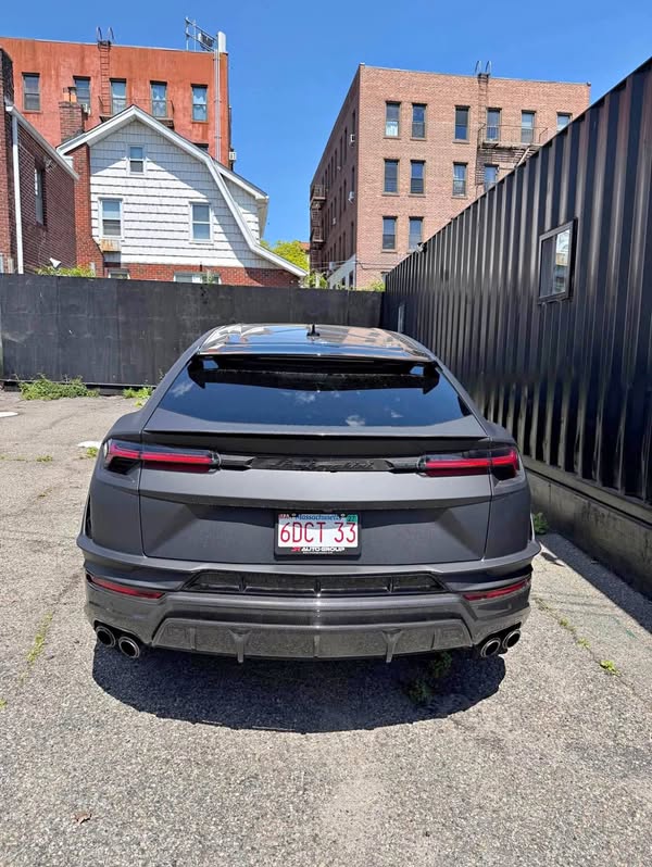 2022 Lamborghini Urus - Sport Utility 4D